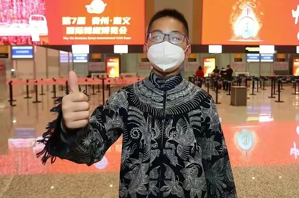 12岁中国少年登上世界杯决赛舞台，网友：唯独国足缺席了！